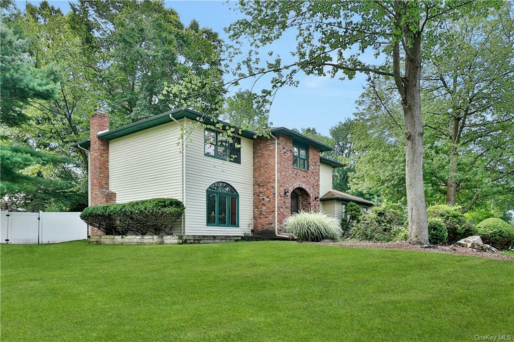 Property Photo:  23 Dutchess Drive  NY 10962 