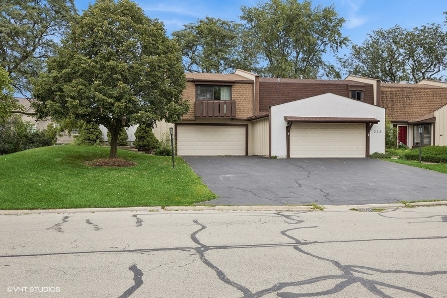 Property Photo:  215 Cascade Drive  IL 60525 