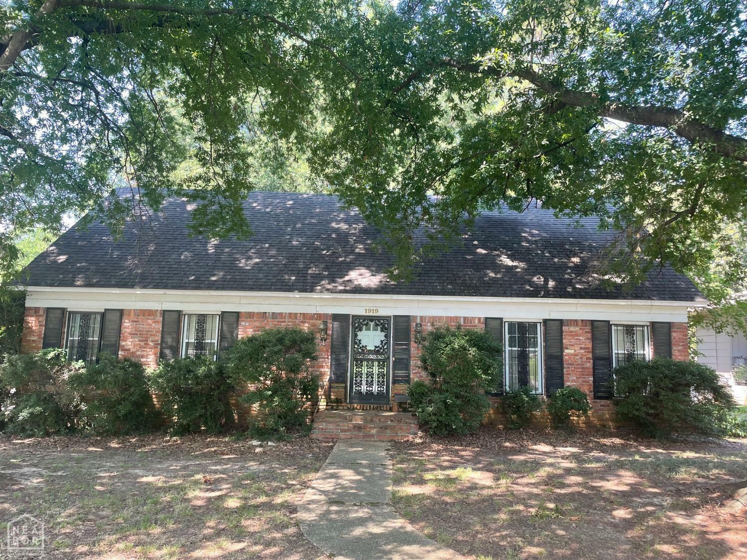 Property Photo:  1919 Sherwood Drive  AR 72401 