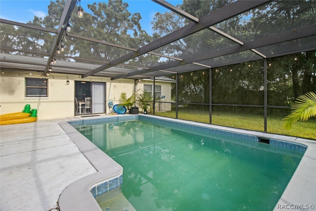 Property Photo:  405 N Pompeo Avenue  FL 34429 