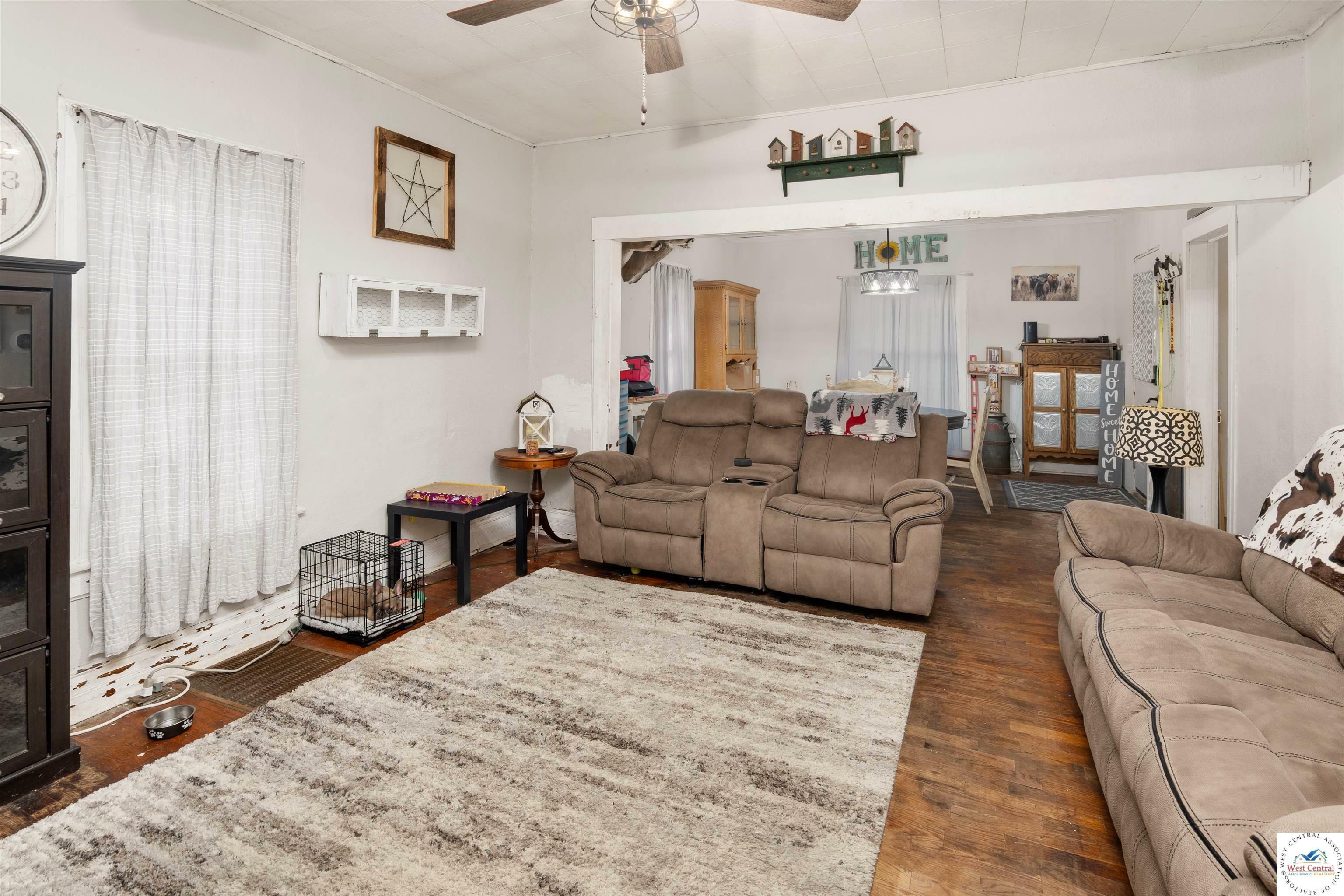 Property Photo:  118 E 20th  MO 65301 