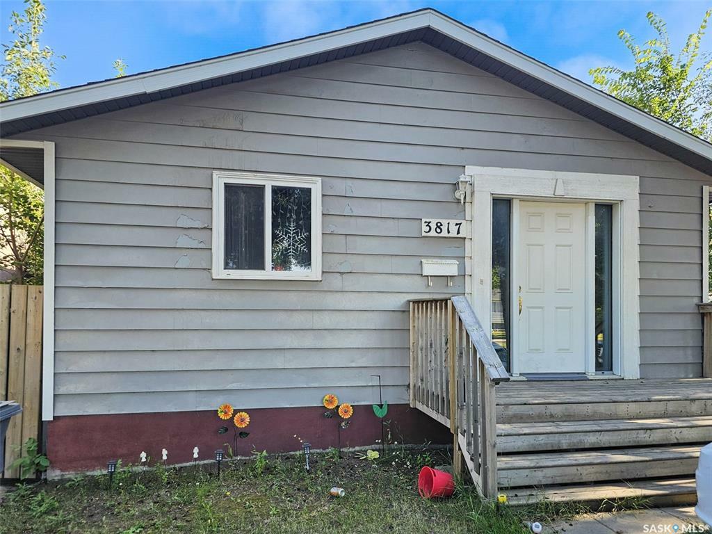 Property Photo:  3817 Diefenbaker Drive  SK S7L 5C6 