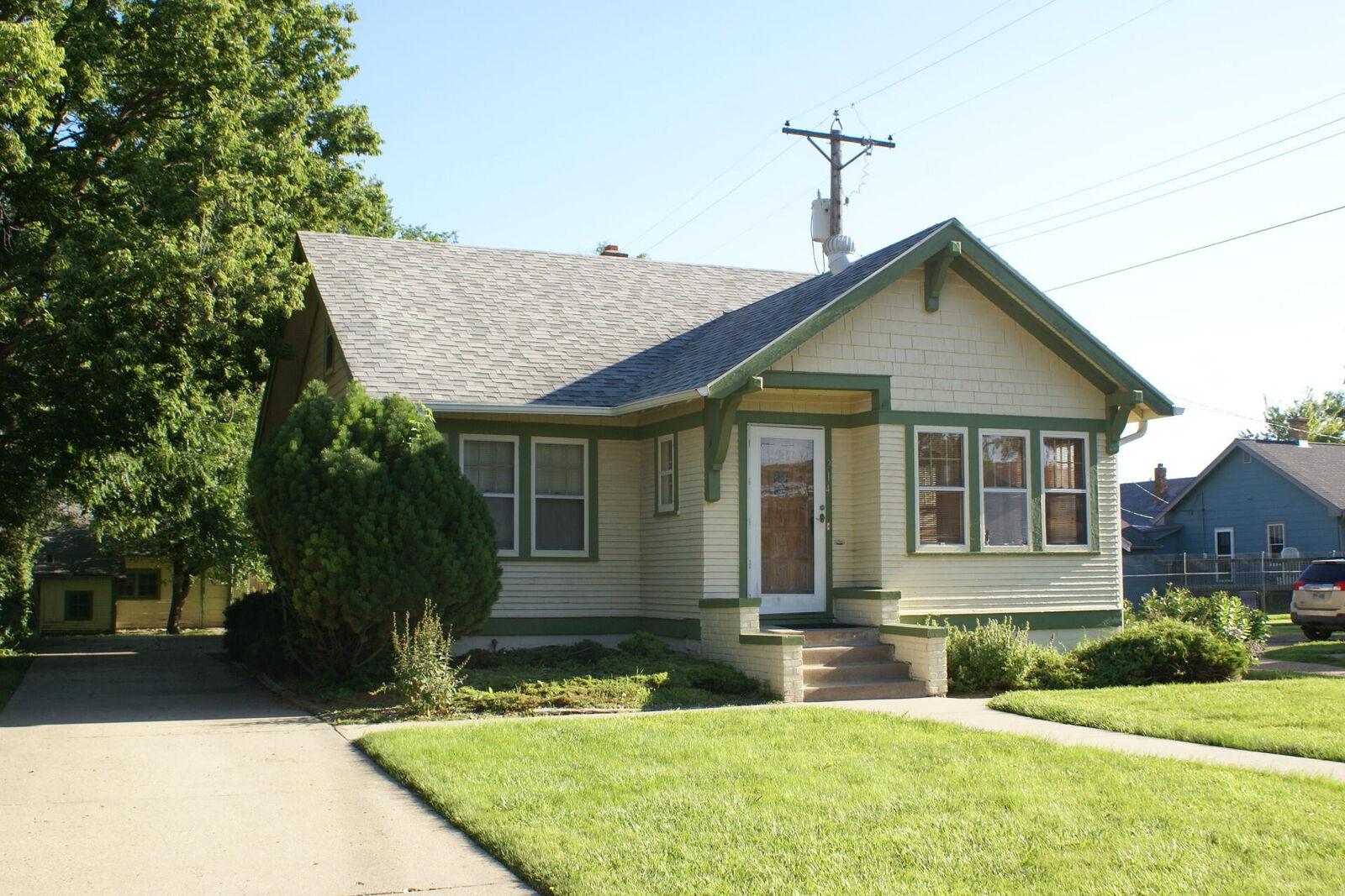 Property Photo:  214 SW 13th Ave  SD 57401 