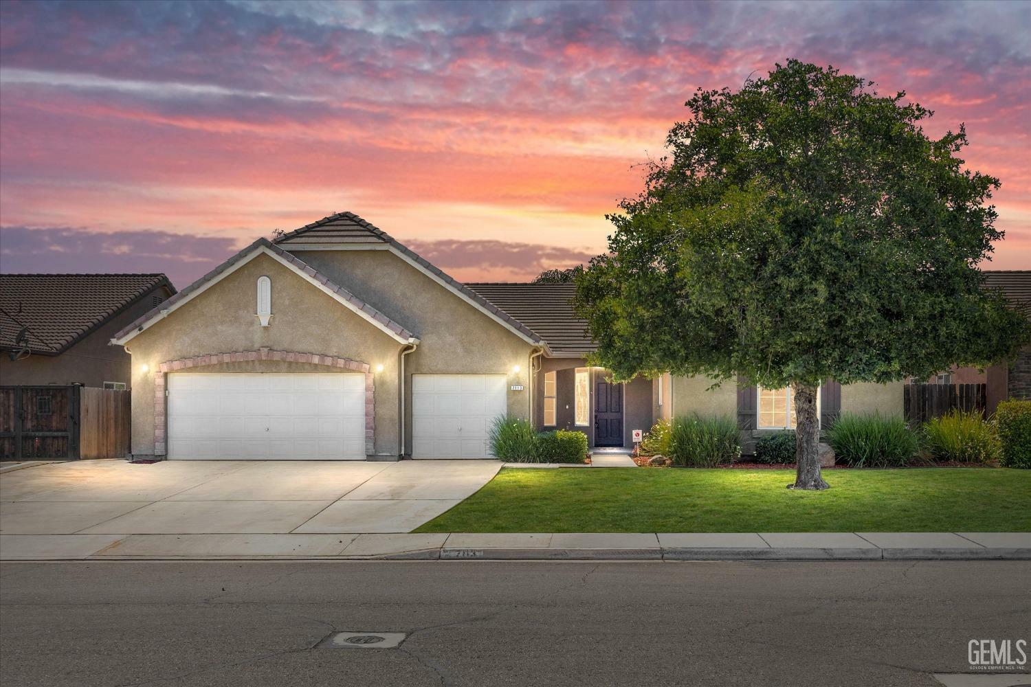 Property Photo:  7113 Tallywood Drive  CA 93312 