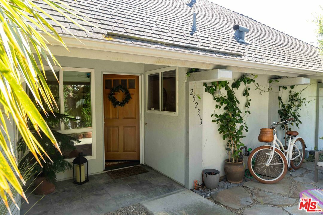 Property Photo:  2523   Harbor Blvd 3  CA 93001 