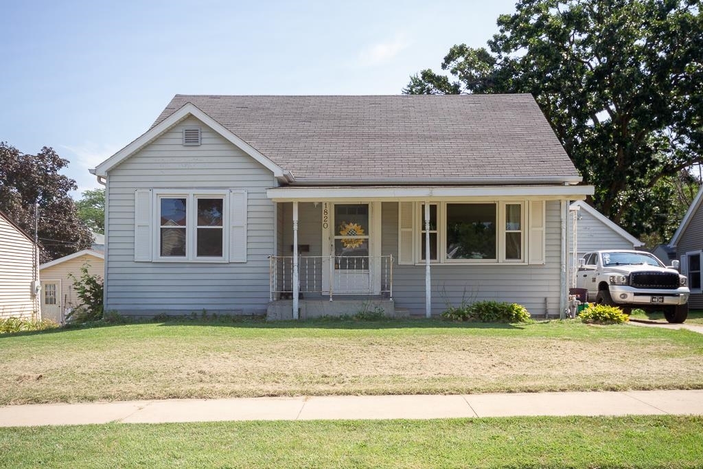 Property Photo:  1820 N Algona Street  IA 52001 