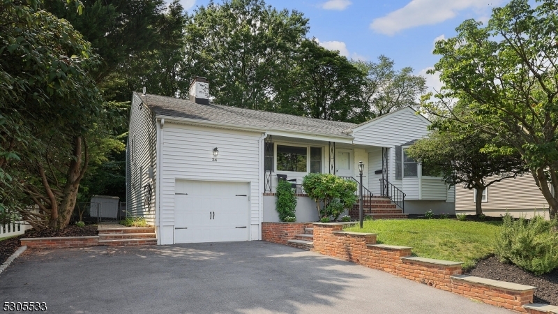 Property Photo:  34 Nomahegan Ct  NJ 07016 