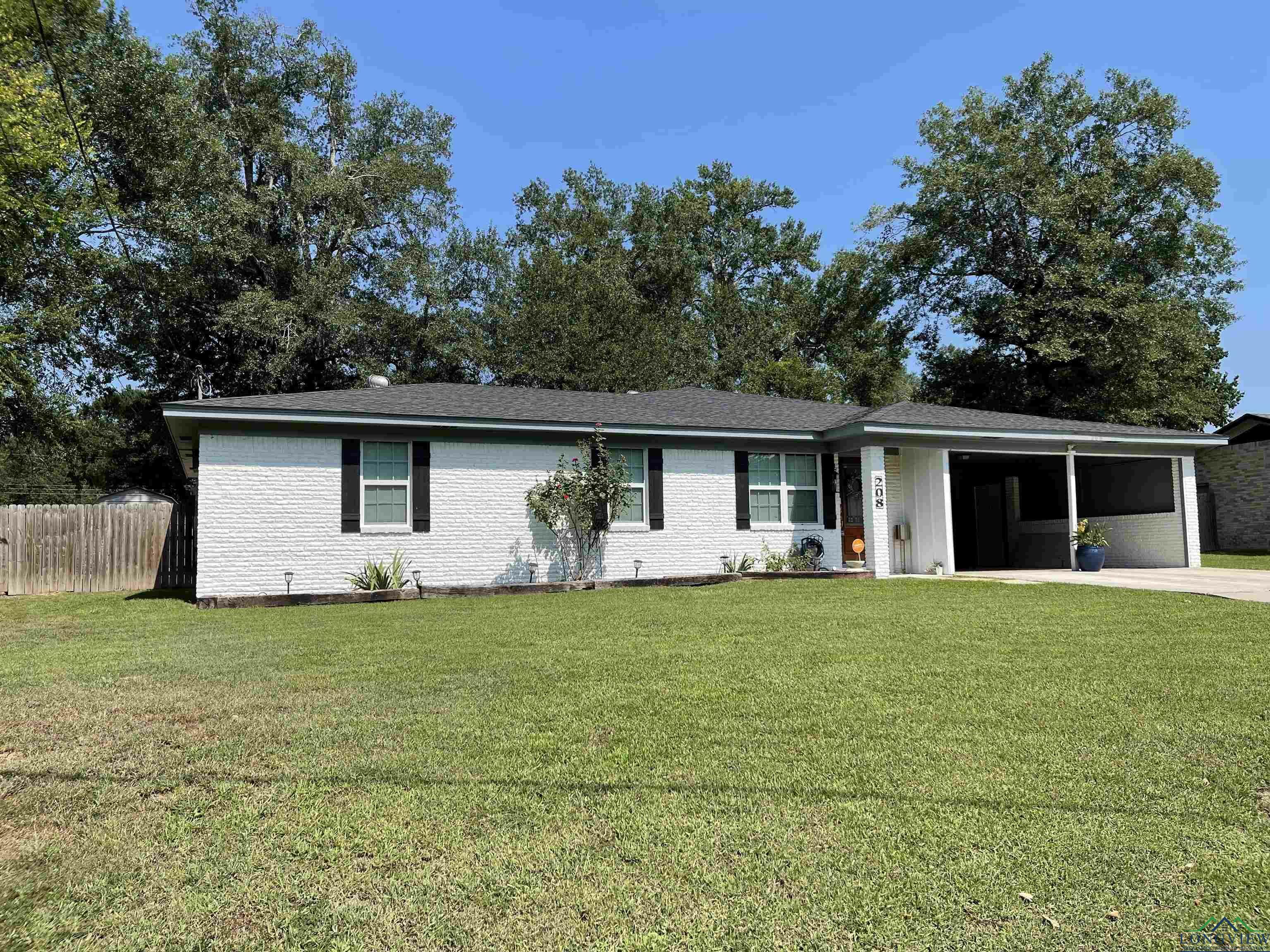 Property Photo:  208 Courtland Circle  TX 75633 