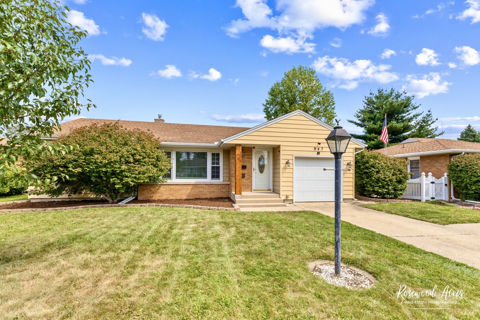 Property Photo:  947 Hawthorne Lane  IL 60901 