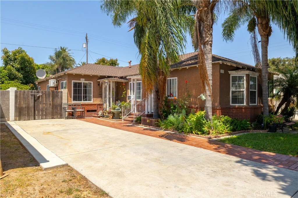 Property Photo:  1875 Maine Avenue  CA 90806 