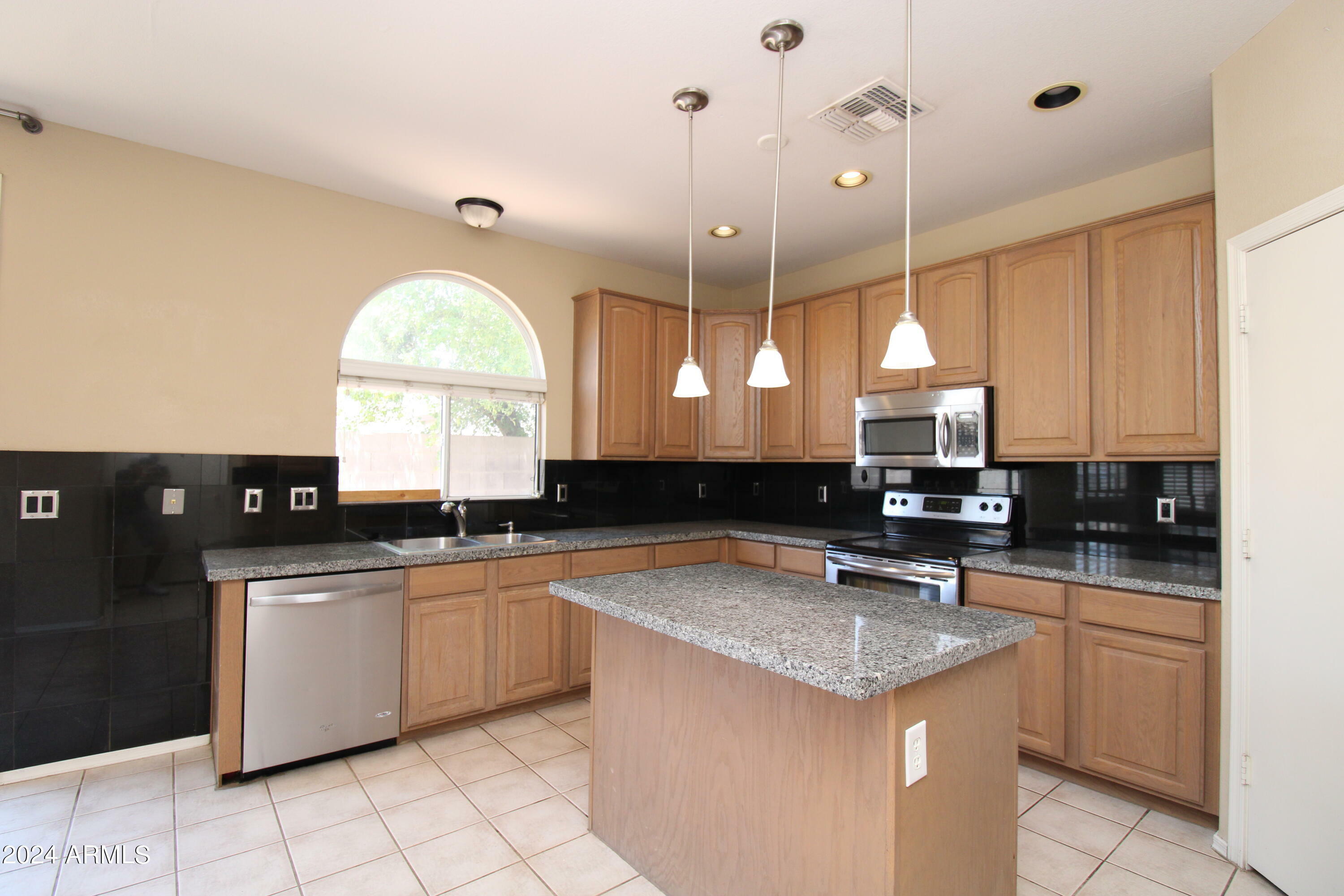 Property Photo:  1140 E Ferrara Street  AZ 85140 