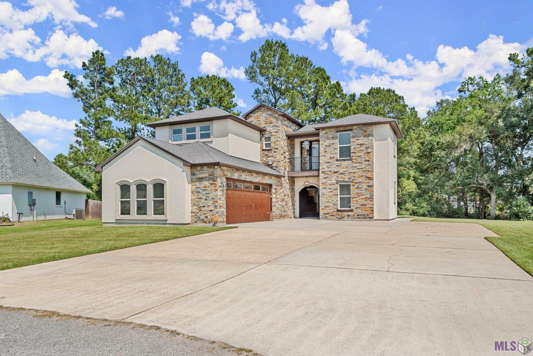 Property Photo: 29324 Quezada Dr LA 70754