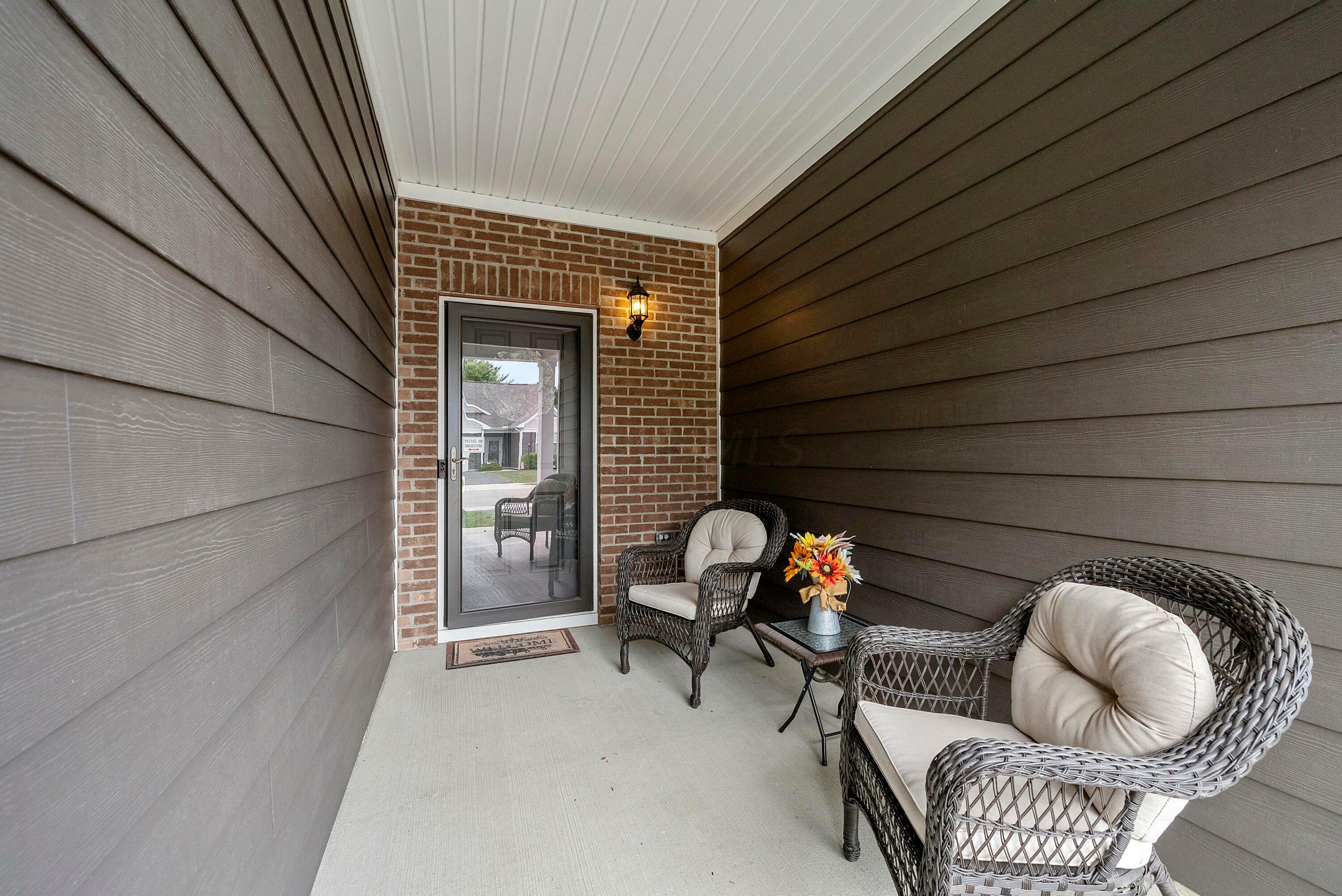 Property Photo:  1015 Zeller Circle  OH 43147 