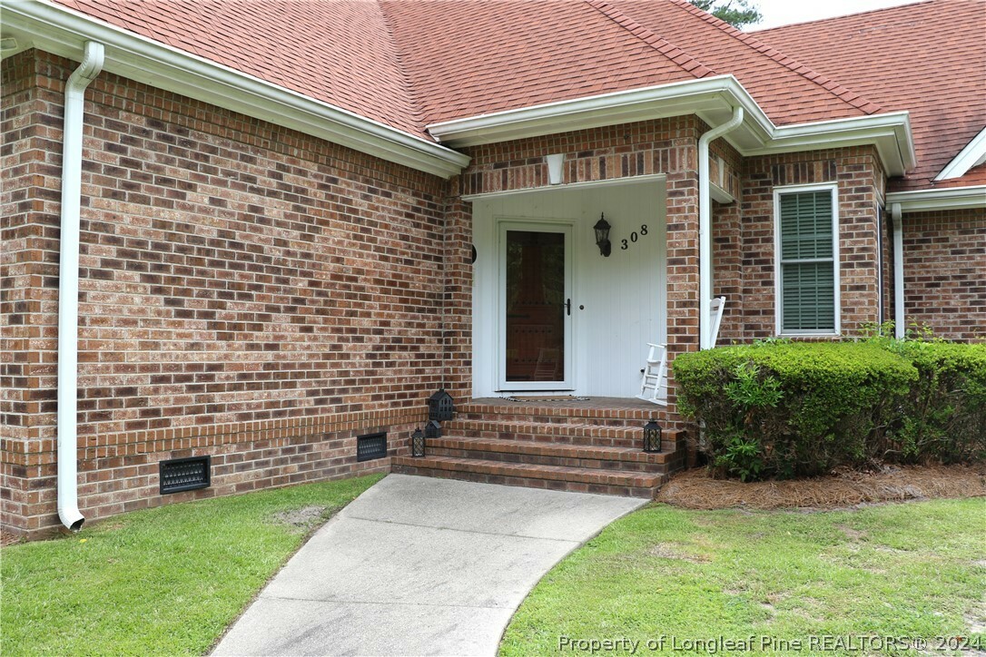 Property Photo:  308 Londonderry Drive  NC 28358 