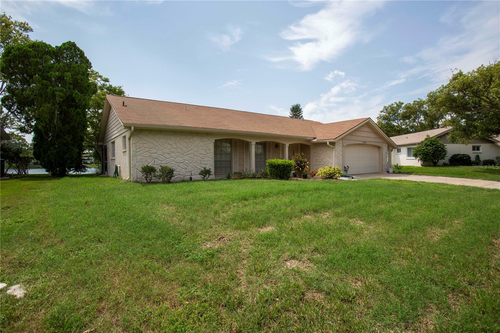 Property Photo:  12307 Fieldstone Lane  FL 34667 