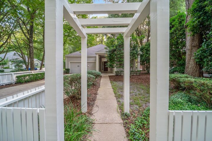 Property Photo: 10166 SW 52 Road FL 32607