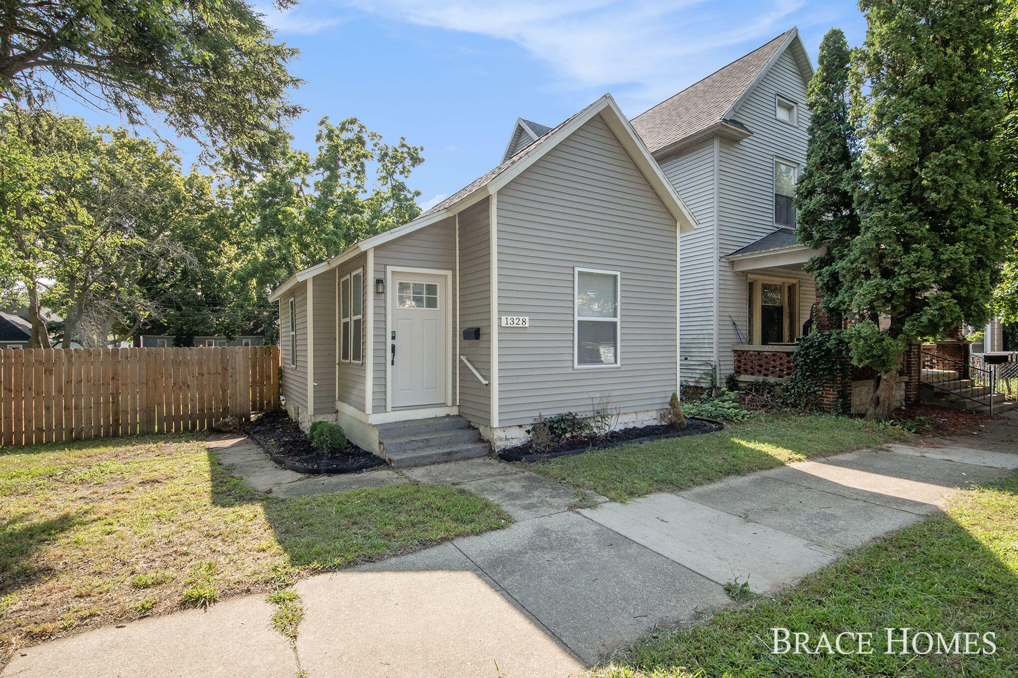 Property Photo:  1328 Hamilton Avenue NW  MI 49504 