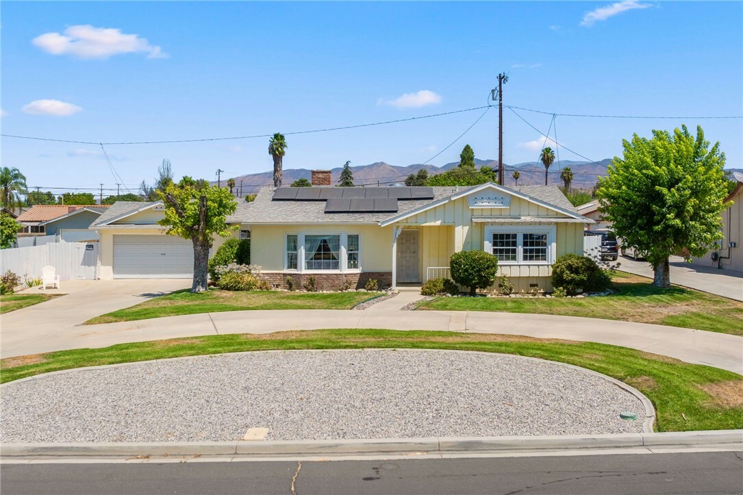 Property Photo:  41340 Merriwood Drive  CA 92544 