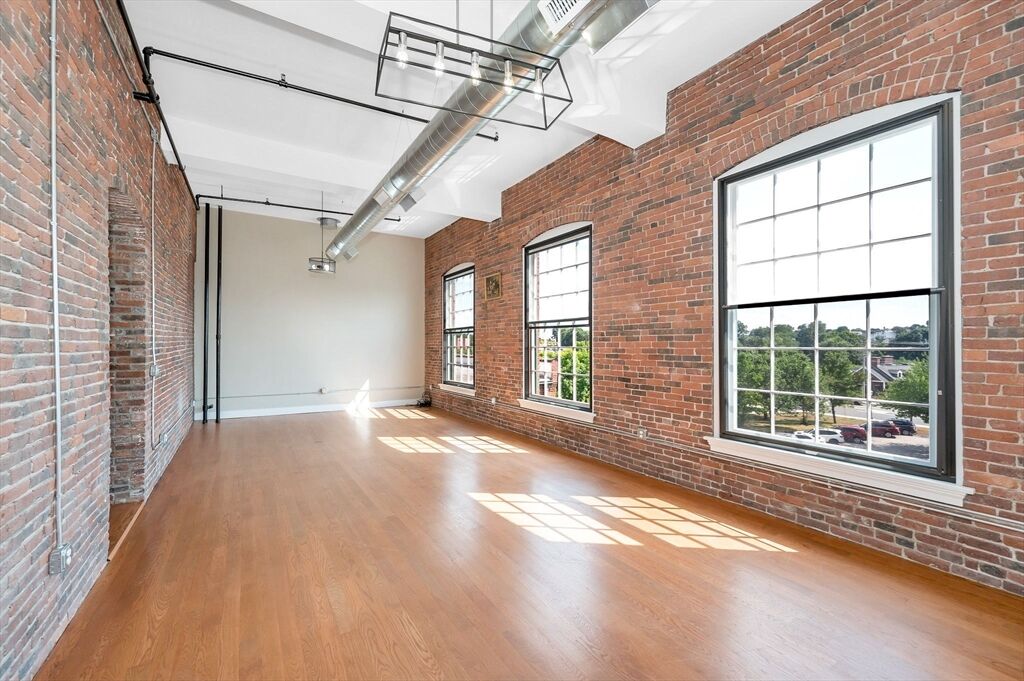 Property Photo: 491 Dutton St 413 MA 01854