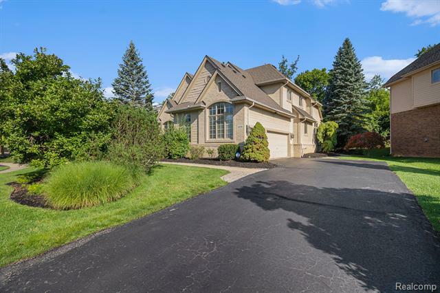 Property Photo:  6878 Chase Court  MI 48322 