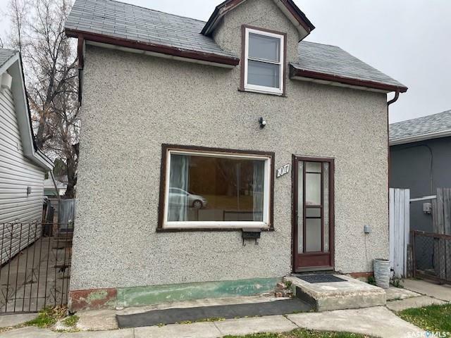 Photo de la propriété:  1017 23rd Street W  SK S7L 0A6 