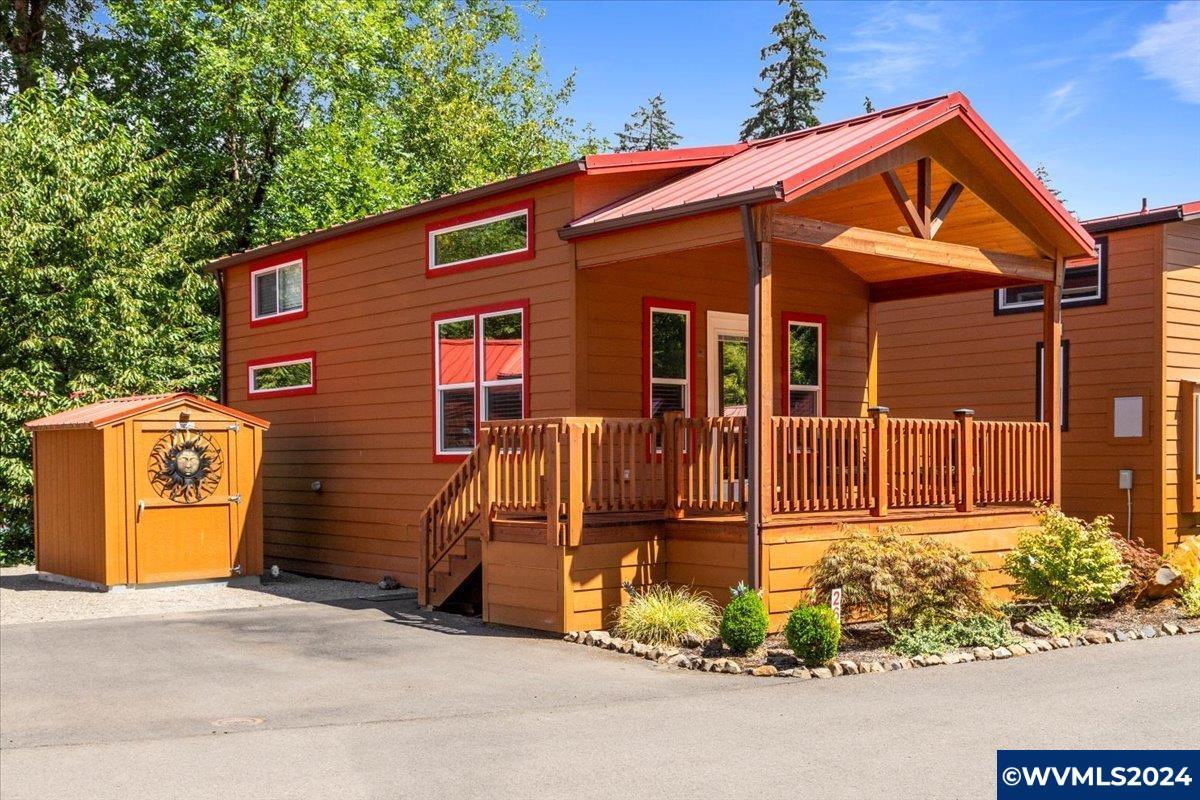 Property Photo: 8372 Enchanted (260) Wy SE 260 OR 97392