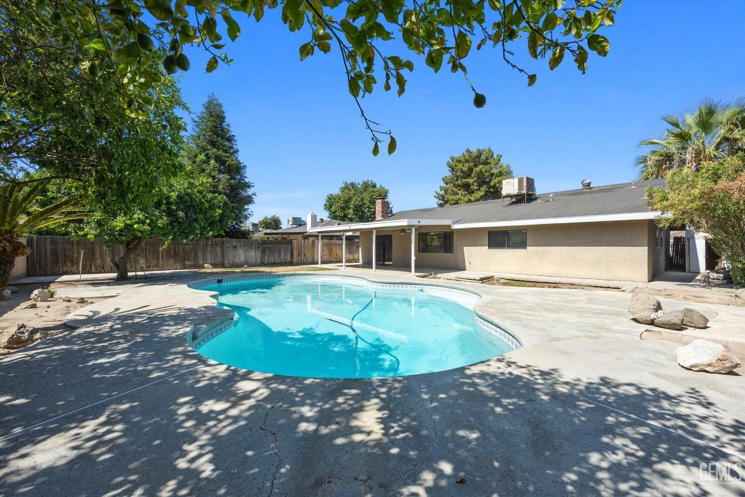 Property Photo:  2816 Bralorne Court  CA 93309 