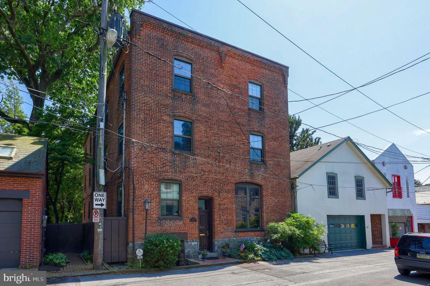 Property Photo:  418-420 W Marion Street  PA 17603 