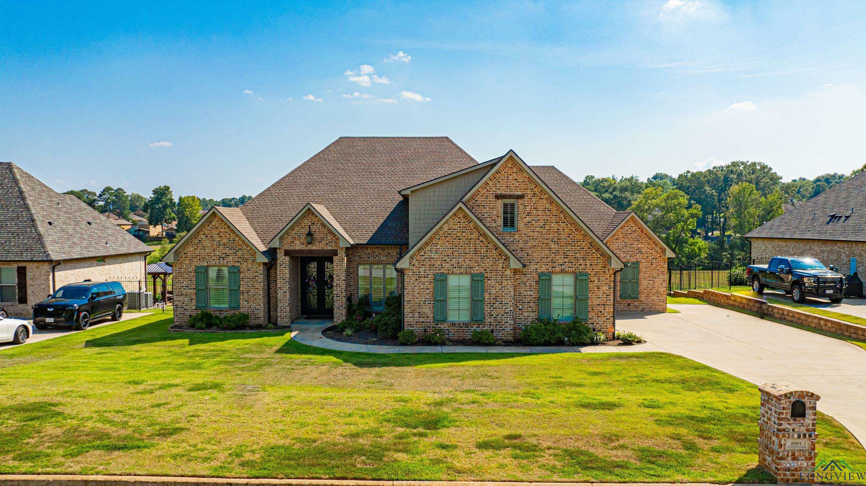 Property Photo:  2901 Fairway Oaks Lane  TX 75605 