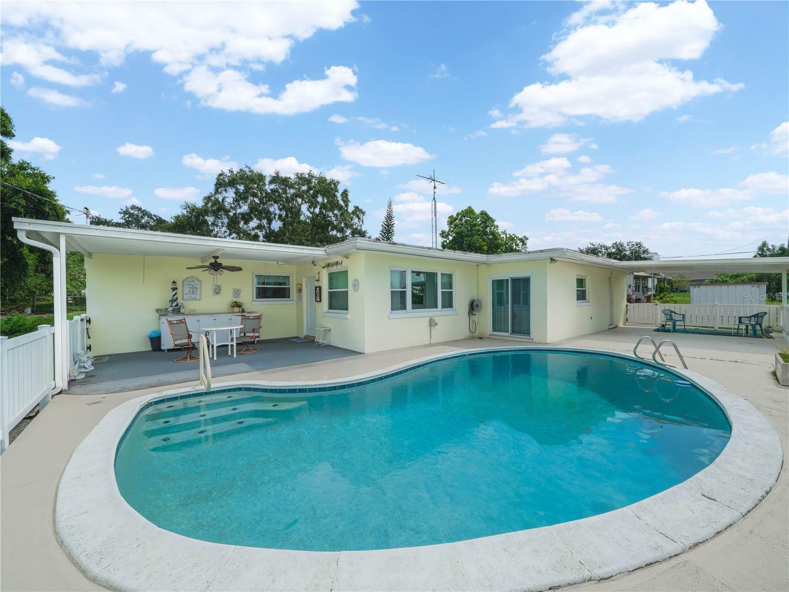 Property Photo: 734 Osceola Avenue FL 33853