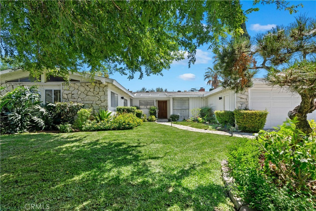 Property Photo:  10146 Shoshone Avenue  CA 91325 