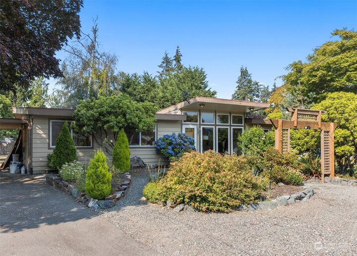 Property Photo:  6415 178th Place SW  WA 98037 