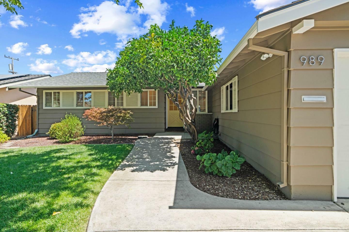 Property Photo:  989 Wood Duck Court  CA 95051 