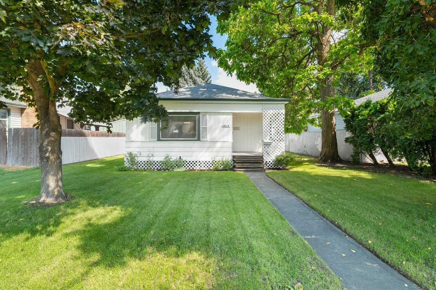 Property Photo:  4814 N Maple St  WA 99205 