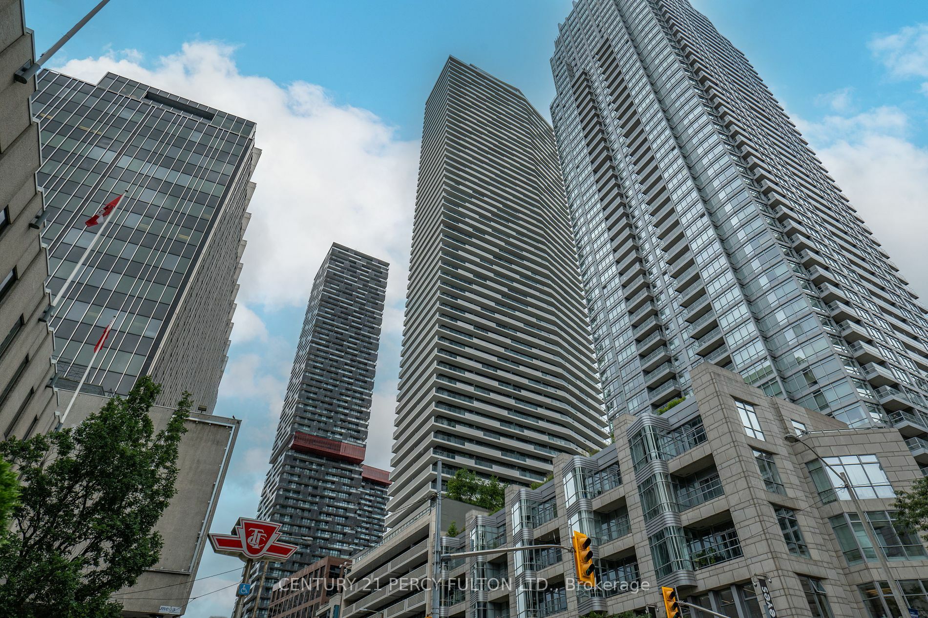 Property Photo:  2221 Yonge St 3108  ON M4S 2B4 