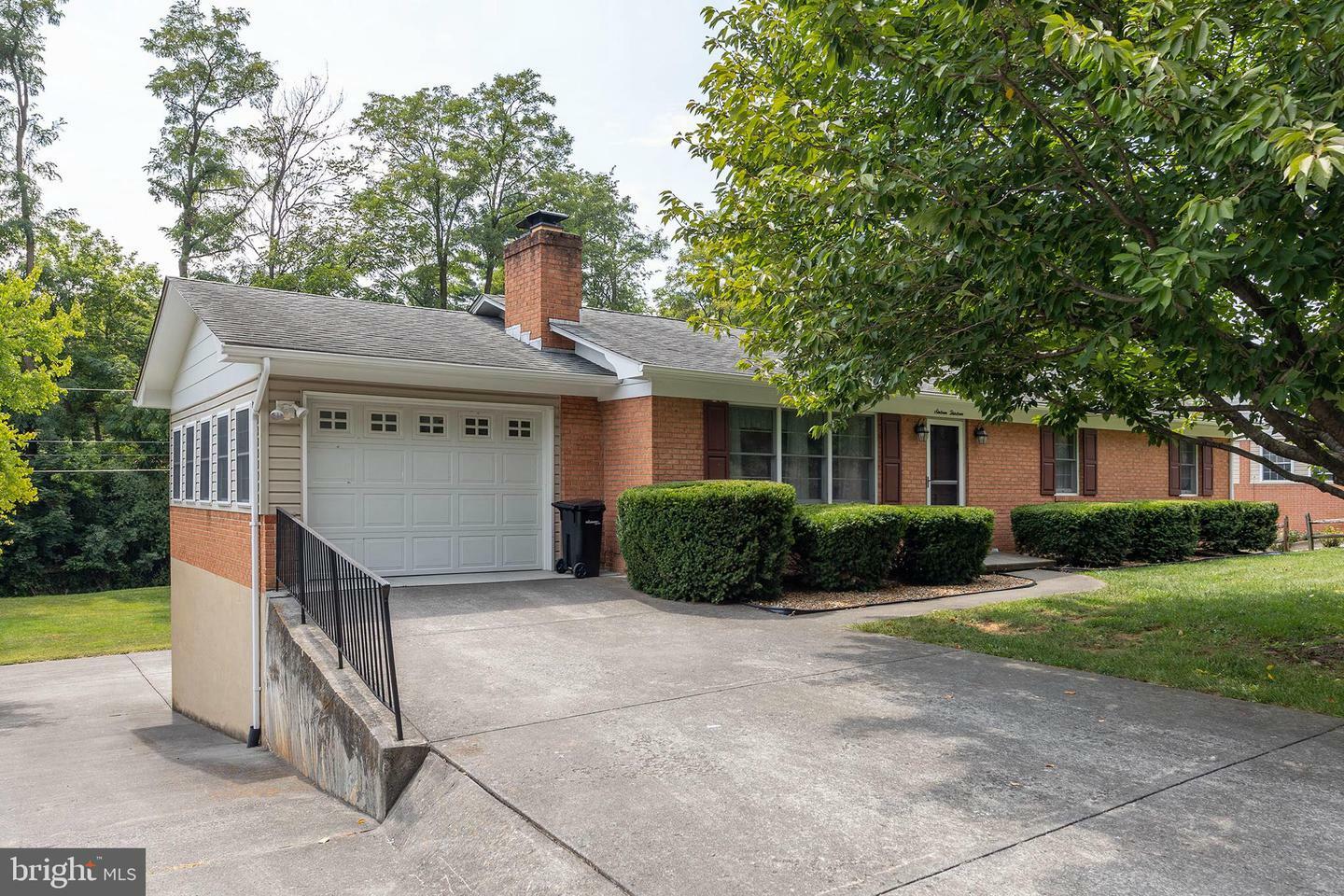 Property Photo: 1613 Whittier Avenue VA 22601