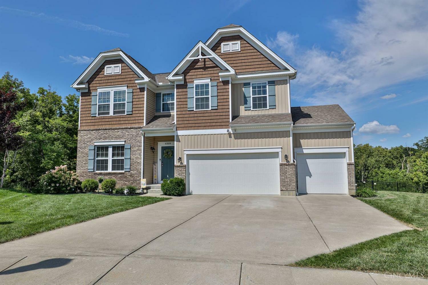 Property Photo: 6309 Collegevue Place OH 45224