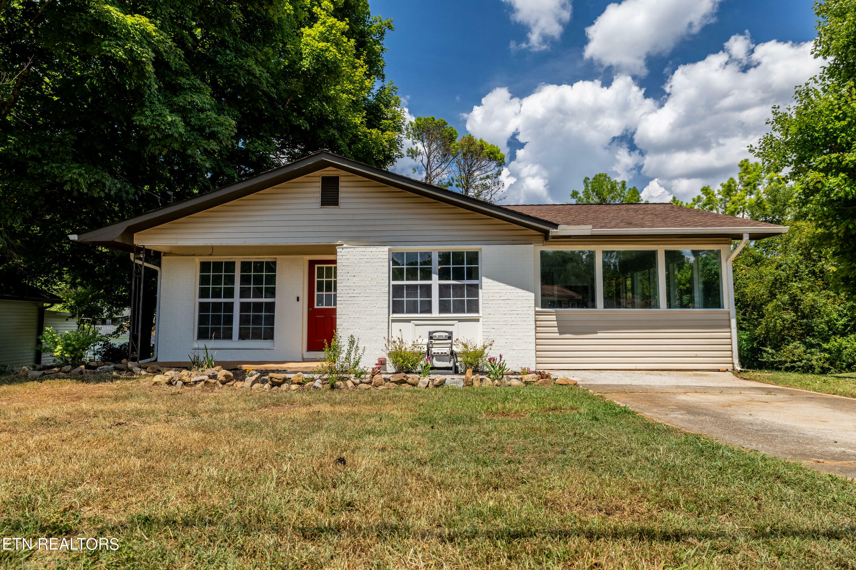 Property Photo:  318 Arrowhead Drive  TN 37801 