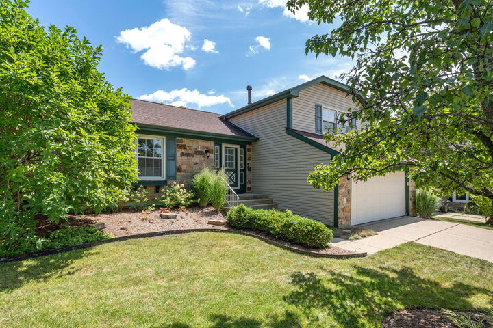 345 Crestwood Court  Algonquin IL 60102 photo