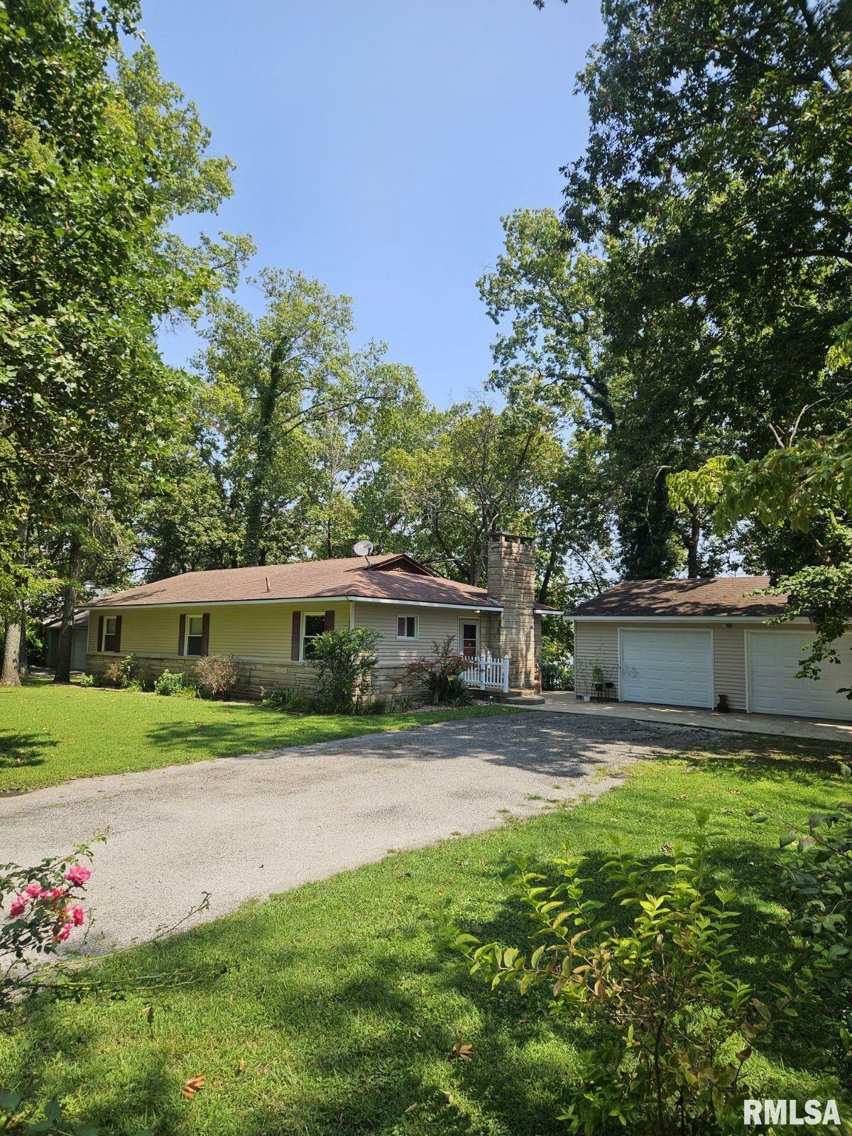 Property Photo: 1726 Moonglow Road IL 62801