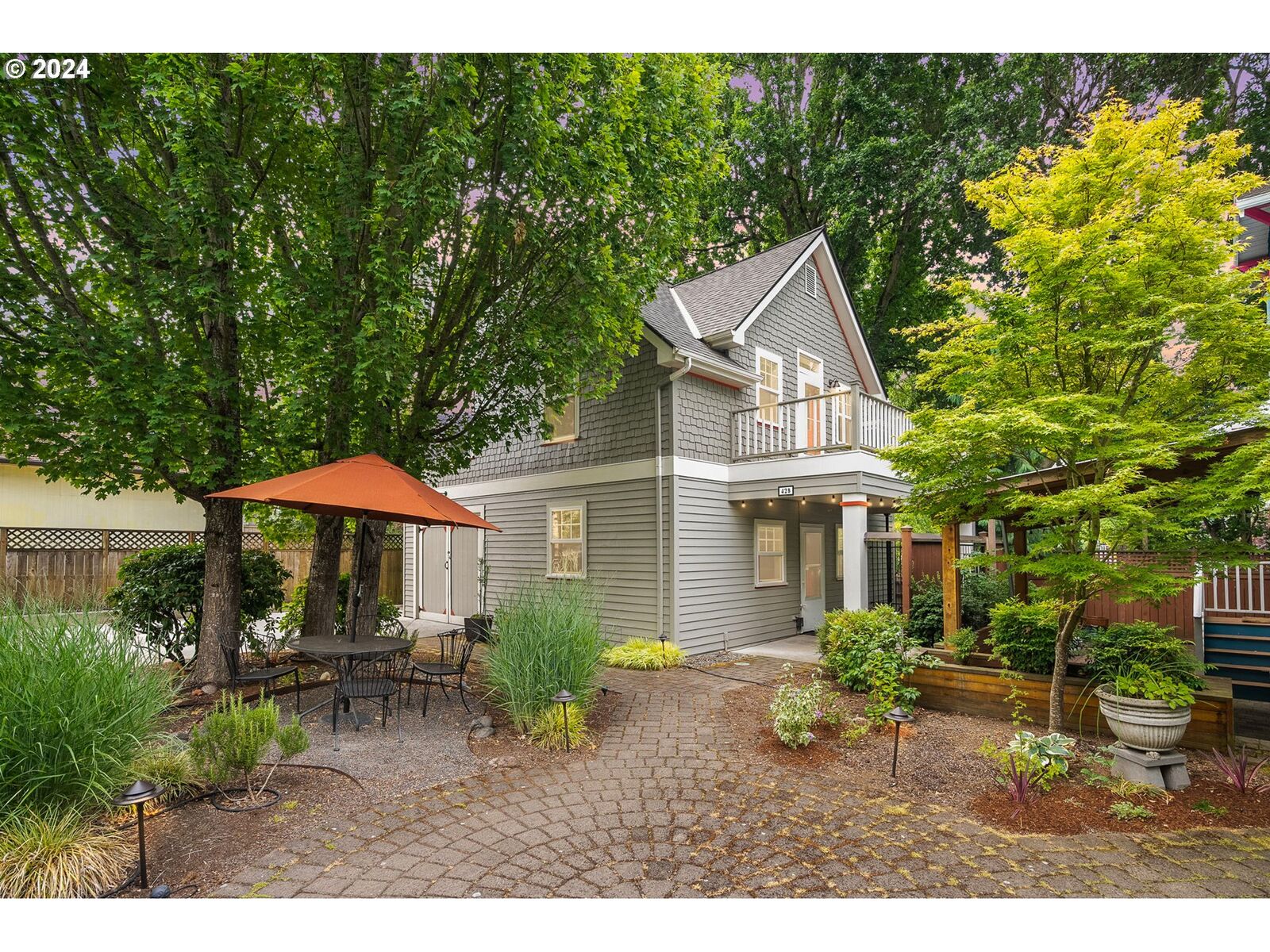 Property Photo: 42 NE Graham St OR 97212