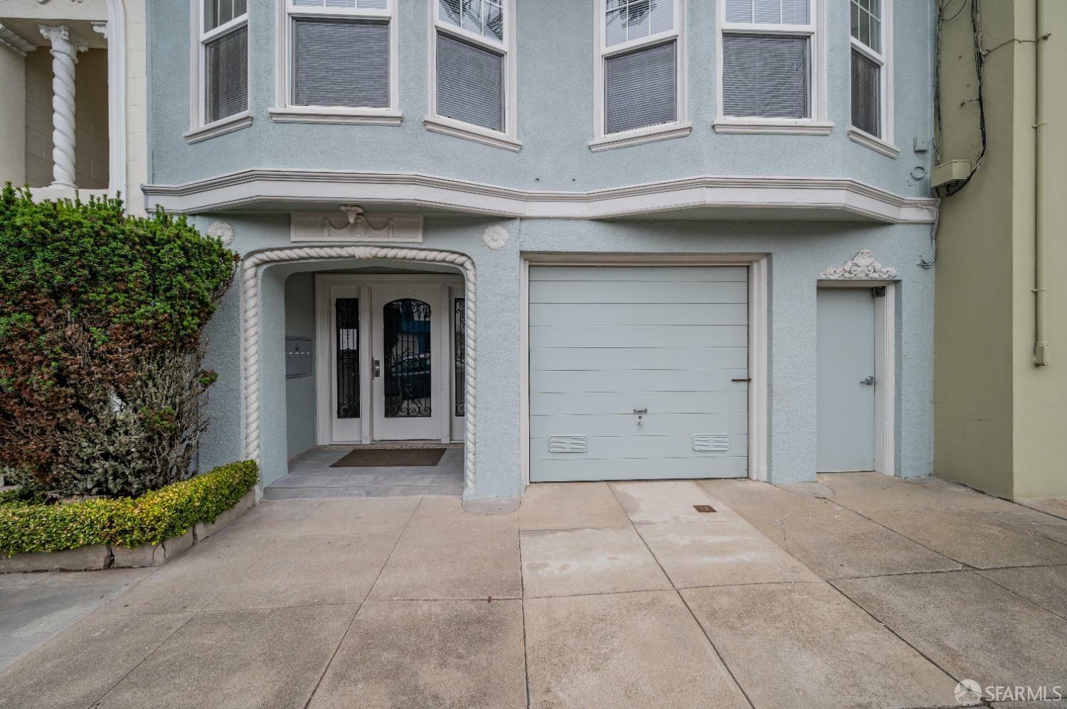 Property Photo:  880 26th Avenue  CA 94121 