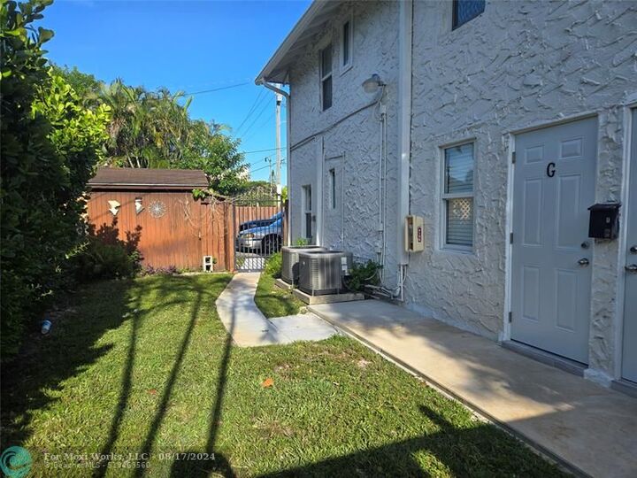 1824 Lincoln St  Hollywood FL 33020 photo