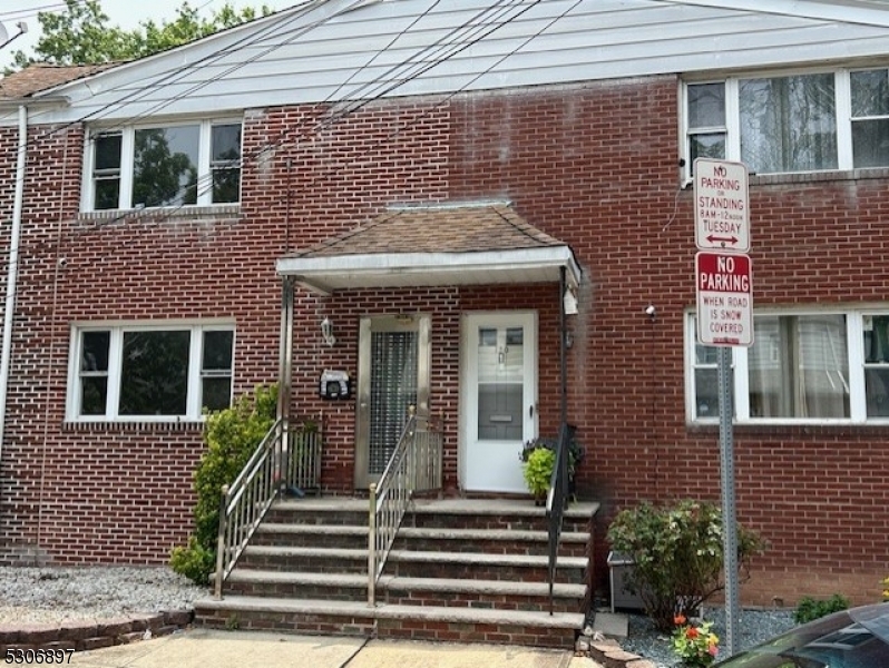 Property Photo:  178 Tuxedo Pkwy 2  NJ 07106 