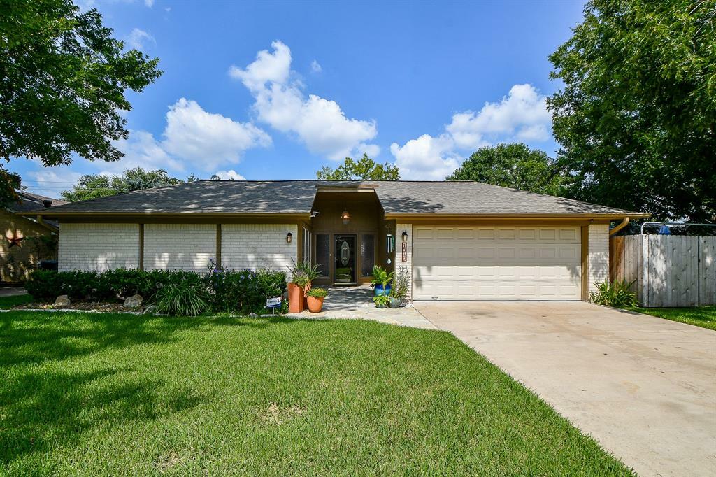 Property Photo:  1319 Pinecroft Drive  TX 77498 