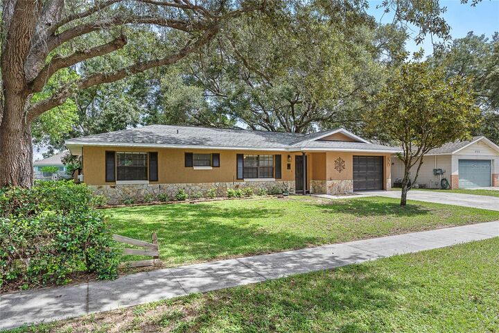 Property Photo: 2721 N Dellwood Drive FL 32726