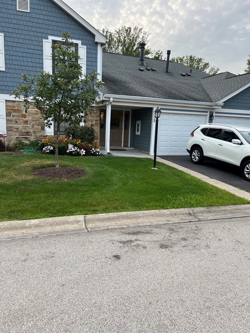 Property Photo: 552 Greystone Lane C1 IL 60090