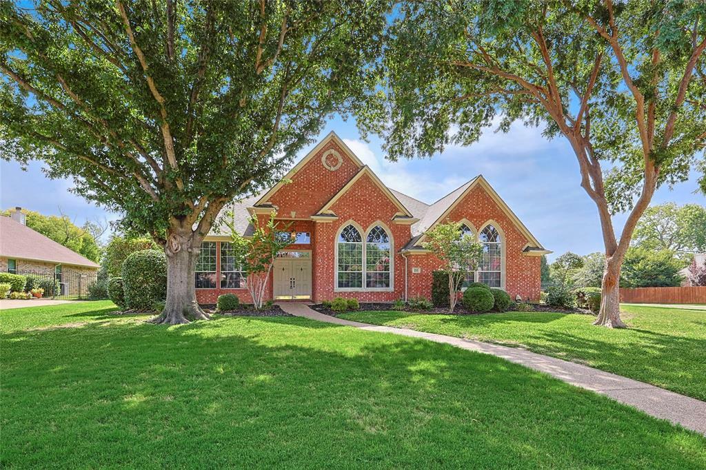 Property Photo: 211 Lake Crest Drive TX 76092