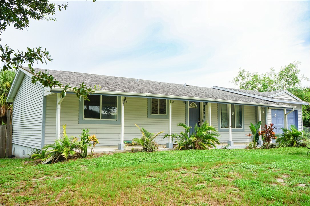 Property Photo:  869 Wentworth Street  FL 32958 