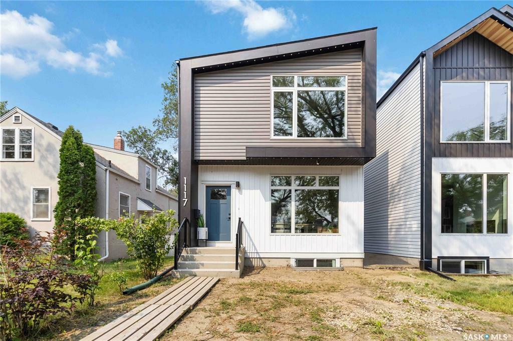 Property Photo:  1117 9th Street  SK S7H 0N4 